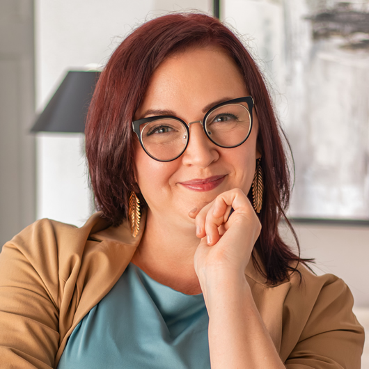 Headshot photo of Elizabeth Horn